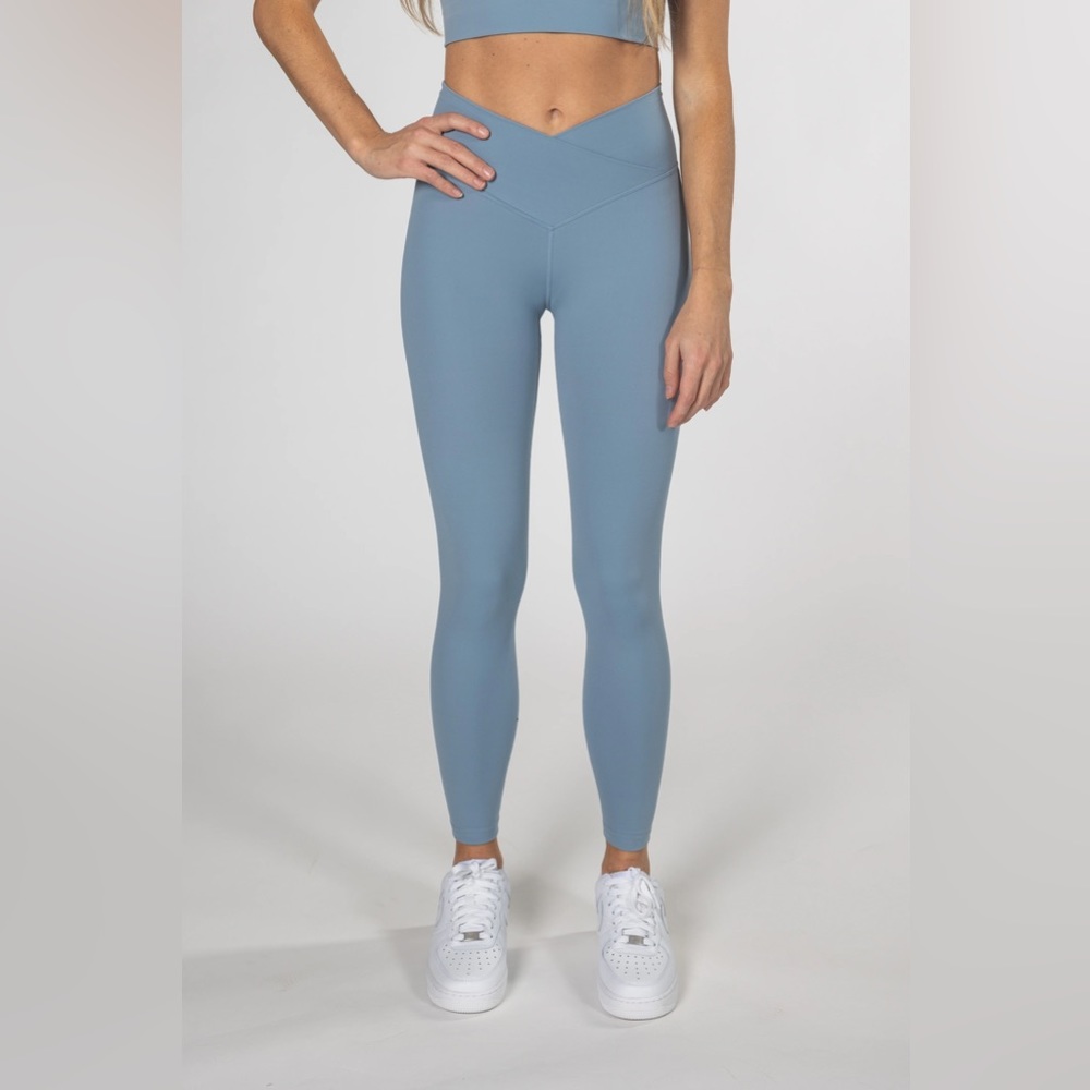 LIVEBY Elevate Crossover Legging - BRAND NEW